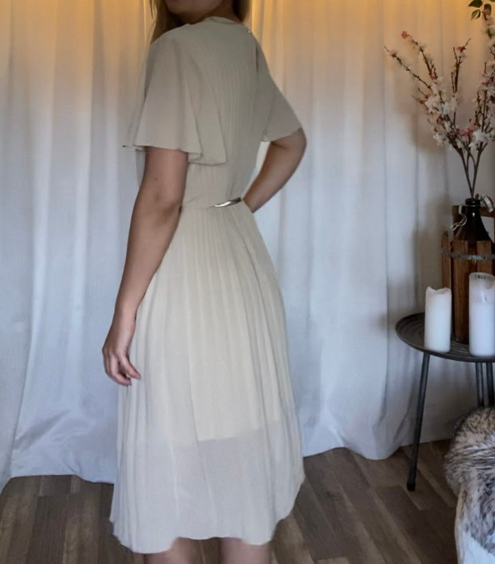 Plisserad klänning SOFIA Beige